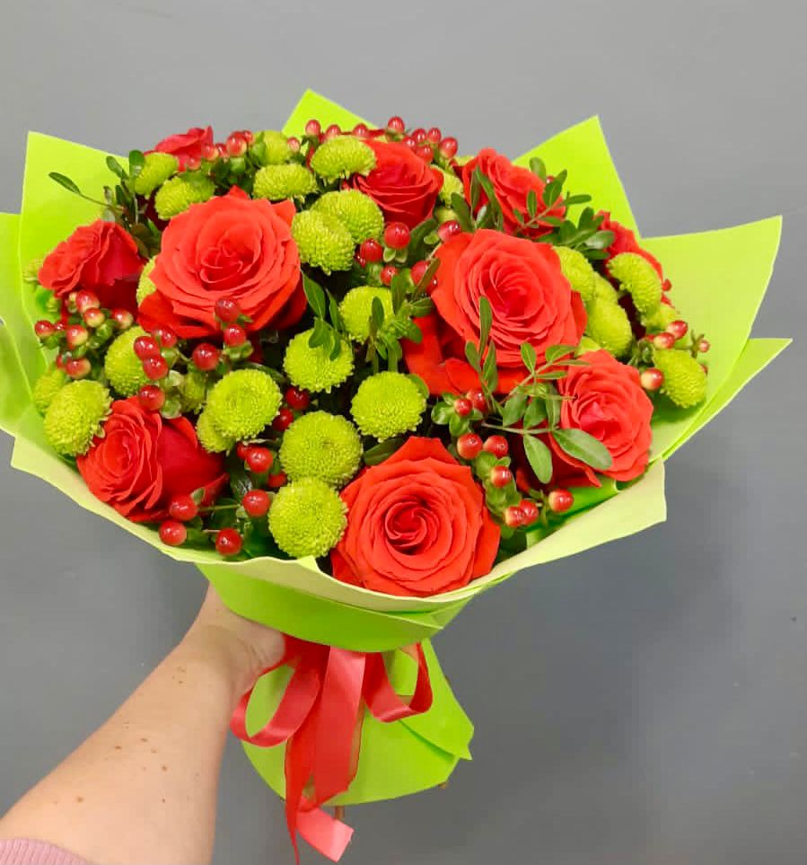 Букет цветов из: Хризантемы и Розы в Верхнем Карачане