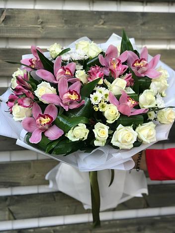 Букет цветов из: Розы и Хризантемы в Верхнем Карачане