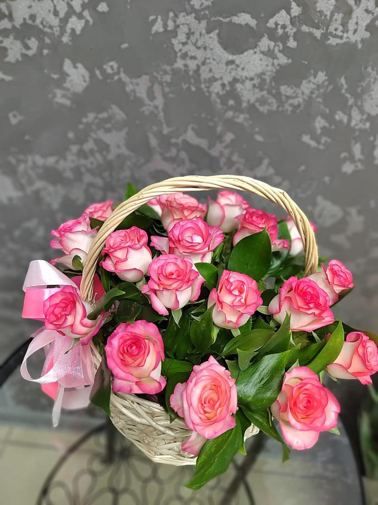 Цветочная композиция из Розы в корзине в Верхнем Карачане