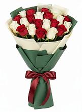Букет Микс из красных и белых роз в Верхнем Карачане