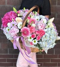 Цветочная композиция из Розы, Хризантемы, Пионы и Лизиантусы в корзине #REPLACE_PRED# Верхнем Карачане