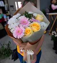 Букет цветов из:  Герберы, Розы и Хризантемы в Верхнем Карачане