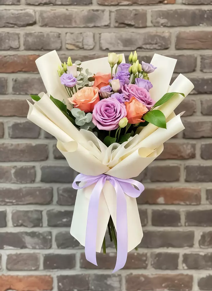 Букет цветов из: Лизиантусы и Розы в Верхнем Карачане