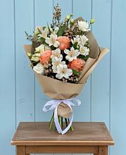 Букет цветов из:  Альстромерии, Лизиантусы, Розы и Хризантемы в Верхнем Карачане