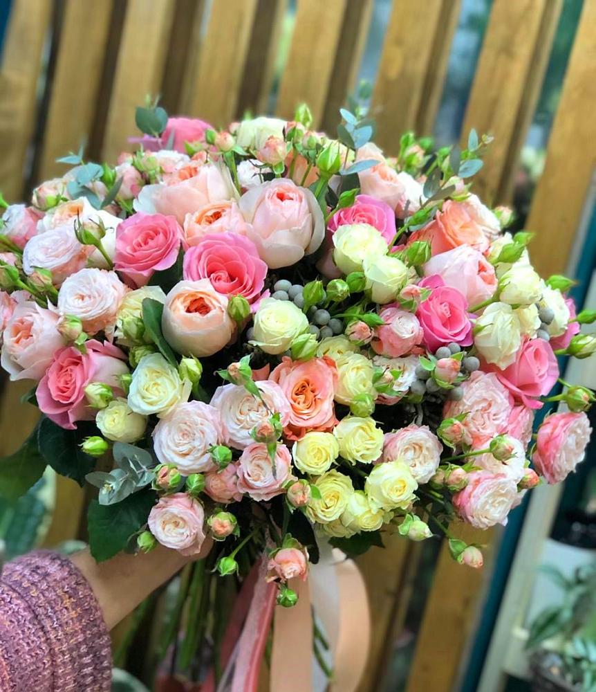 Букет цветов из: Розы в Верхнем Карачане