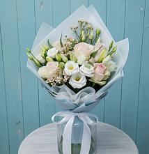 Букет цветов из:  Розы и Лизиантусы в Верхнем Карачане