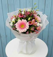 Букет цветов из:  Герберы, Альстромерии и Лизиантусы #REPLACE_PRED# Верхнем Карачане