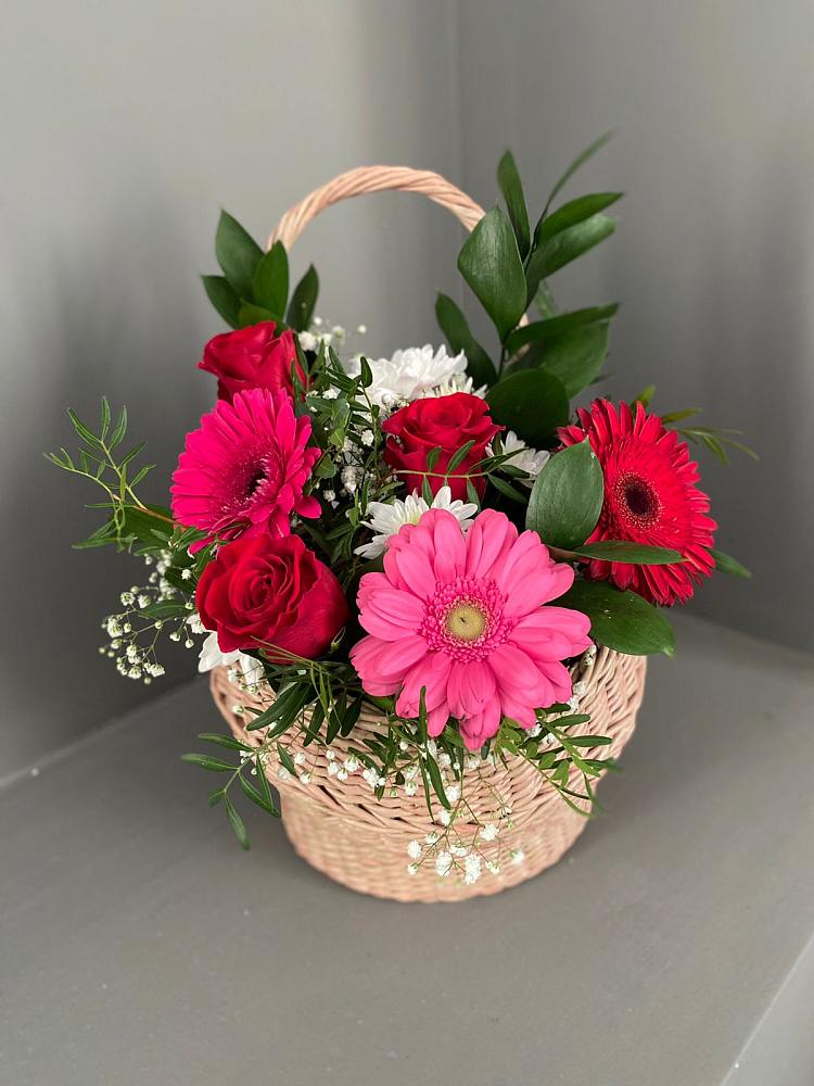 Цветочная композиция из Розы, Хризантемы и Герберы в корзине в Верхнем Карачане