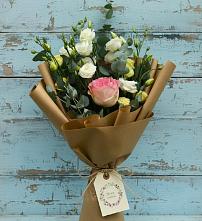 Букет цветов из:  Розы и Лизиантусы в Верхнем Карачане