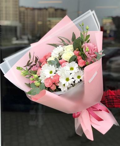 Букет цветов из: Розы, Лизиантусы и Хризантемы в Верхнем Карачане