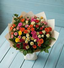 Букет Микс из разноцветных кустовых роз в Верхнем Карачане