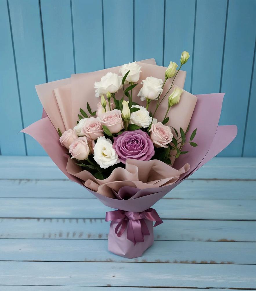 Букет цветов из: Розы и Лизиантусы в Верхнем Карачане